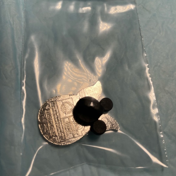 4 Disney pins. Piglet, Minnie Mouse, Micky at Disney MGM Studios, BuzzLightyear - Picture 8 of 10